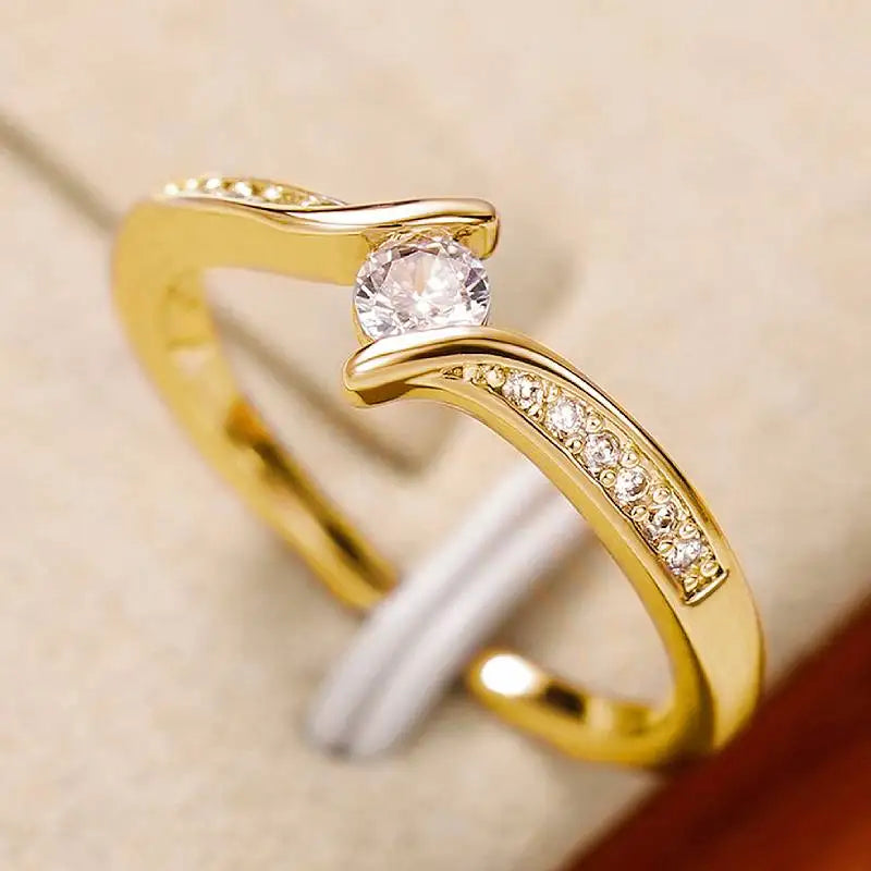 Elegant Minimalist Women's Ring with Shiny Round CZ Inlay - Perfect for Weddings and Engagements