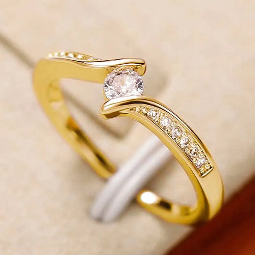 Elegant Minimalist Women's Ring with Shiny Round CZ Inlay - Perfect for Weddings and Engagements